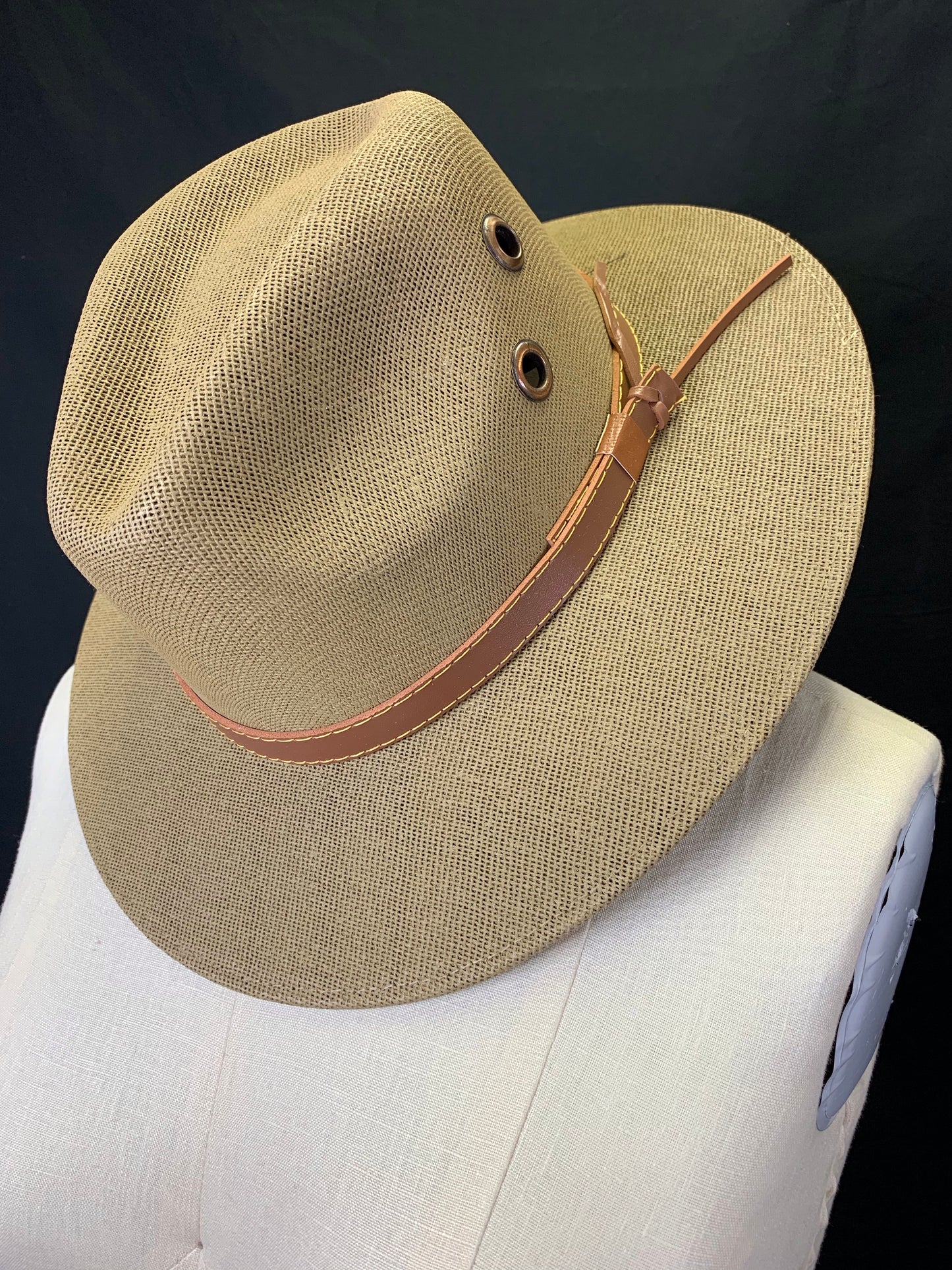 Sombrero Mexicano Con Banda de Piel Café, Mexican Hat with Brown Leather Band