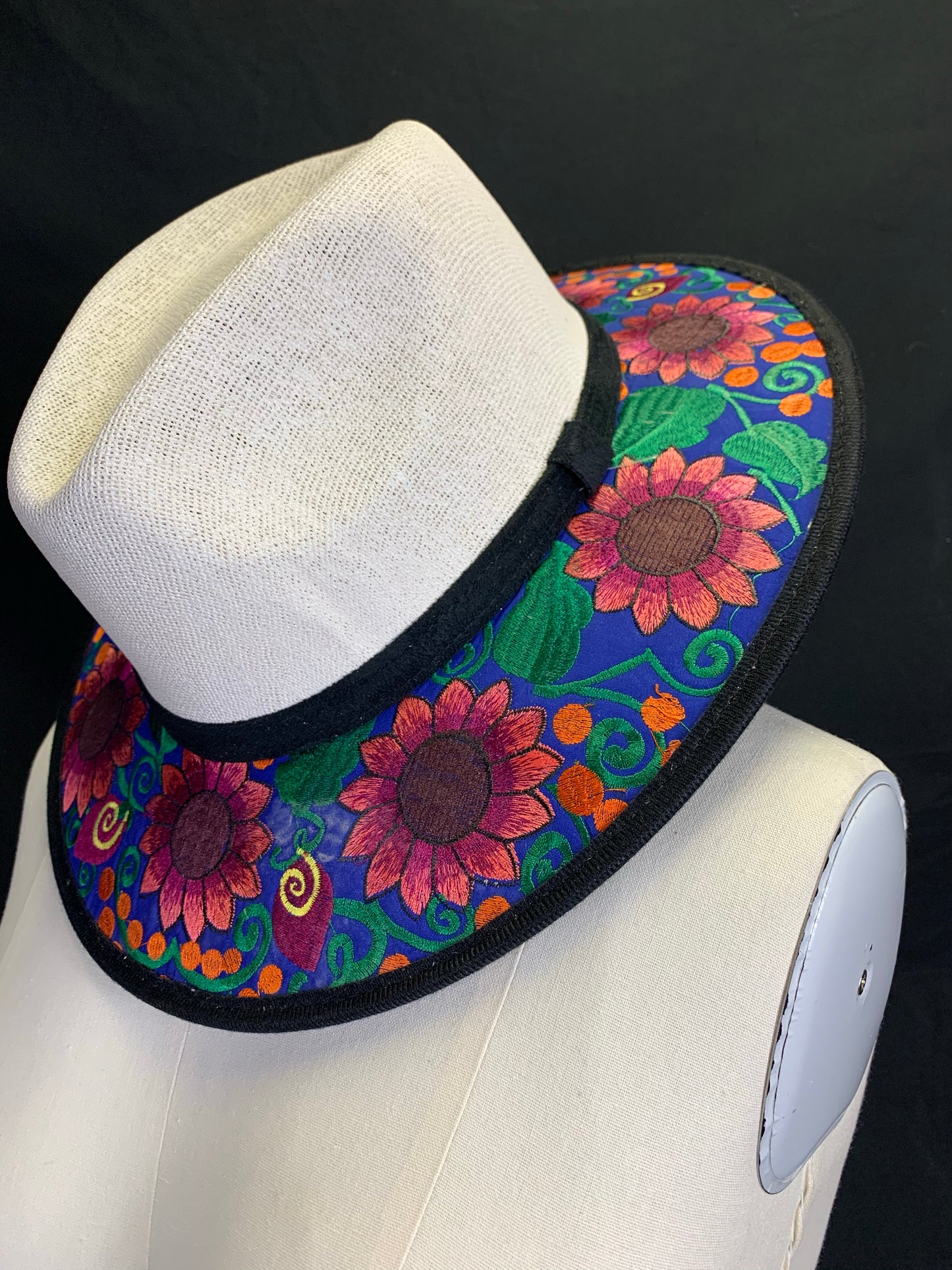 Linda Sombrero Bordado, Linda Embroidered Hat