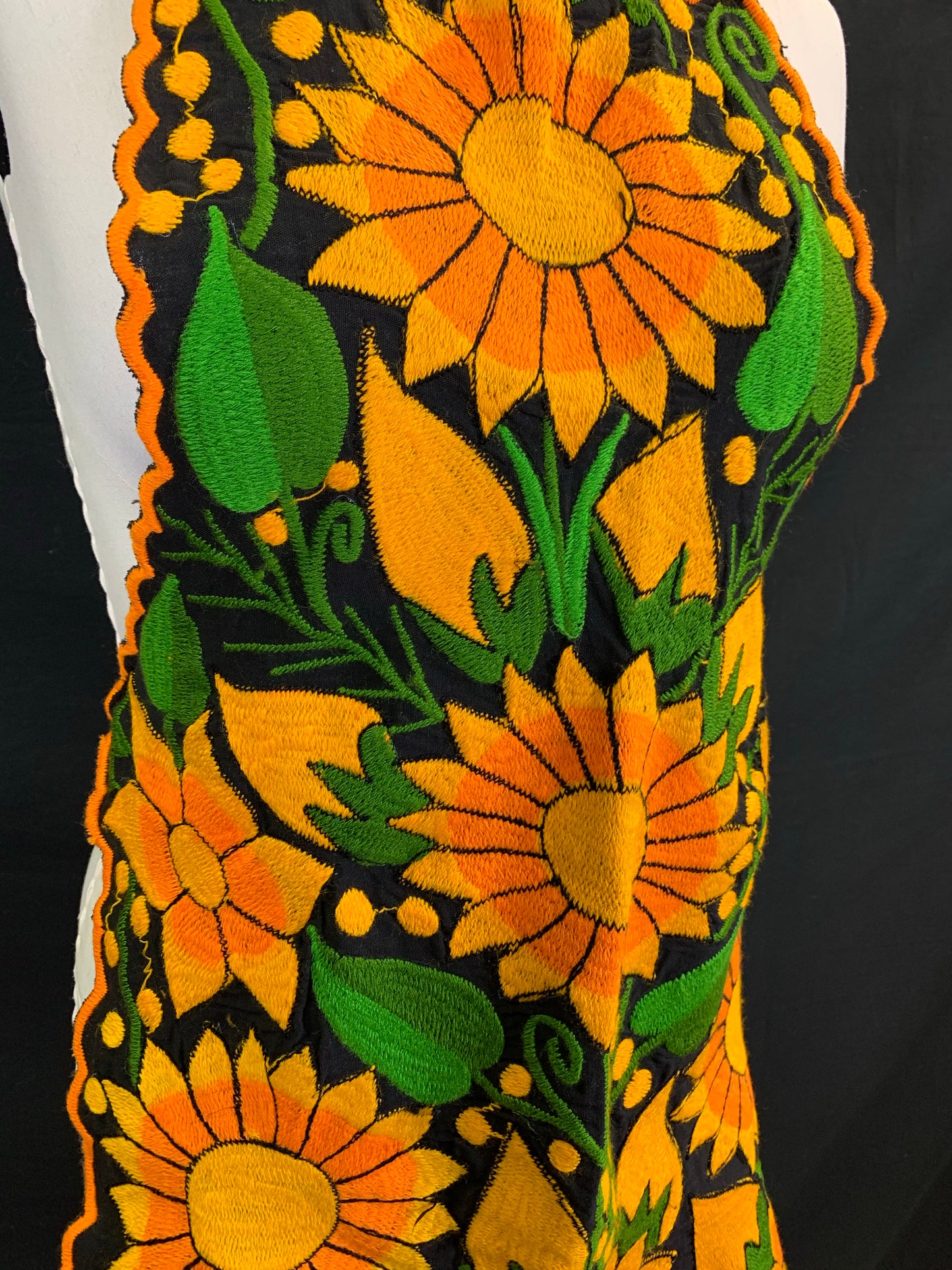 Embroidered Apron, Mandil Bordado