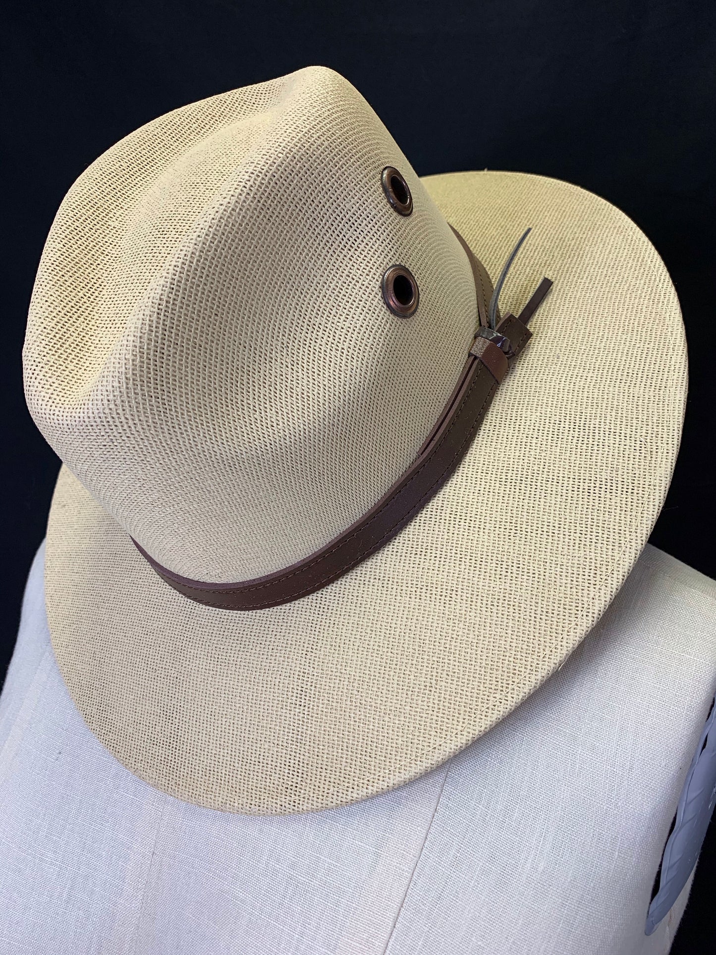 Sombrero Mexicano Con Banda de Piel Café, Mexican Hat with Brown Leather Band