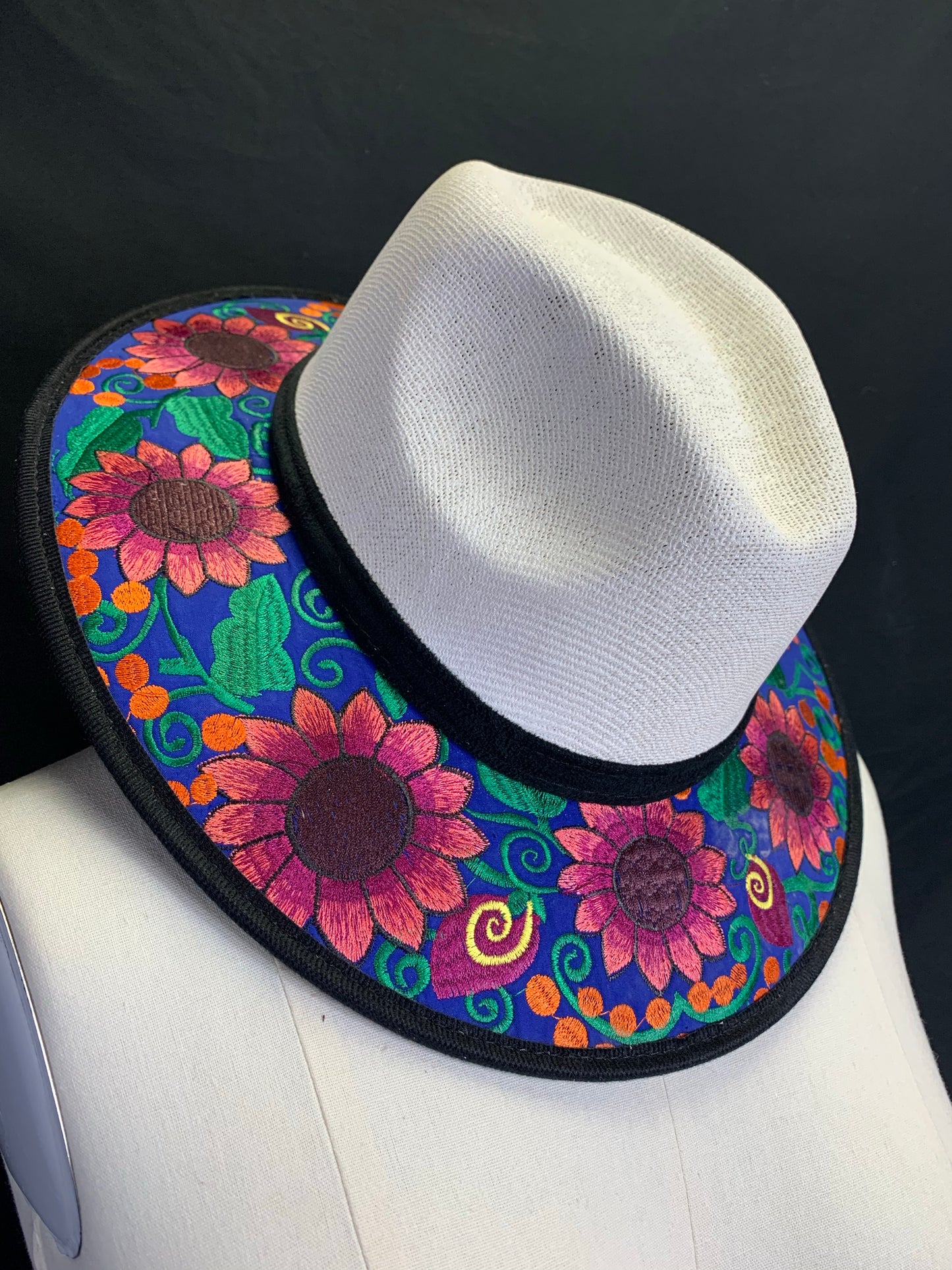 Linda Sombrero Bordado, Linda Embroidered Hat