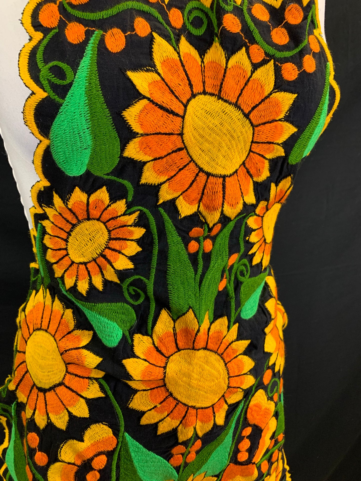 Embroidered Apron, Mandil Bordado