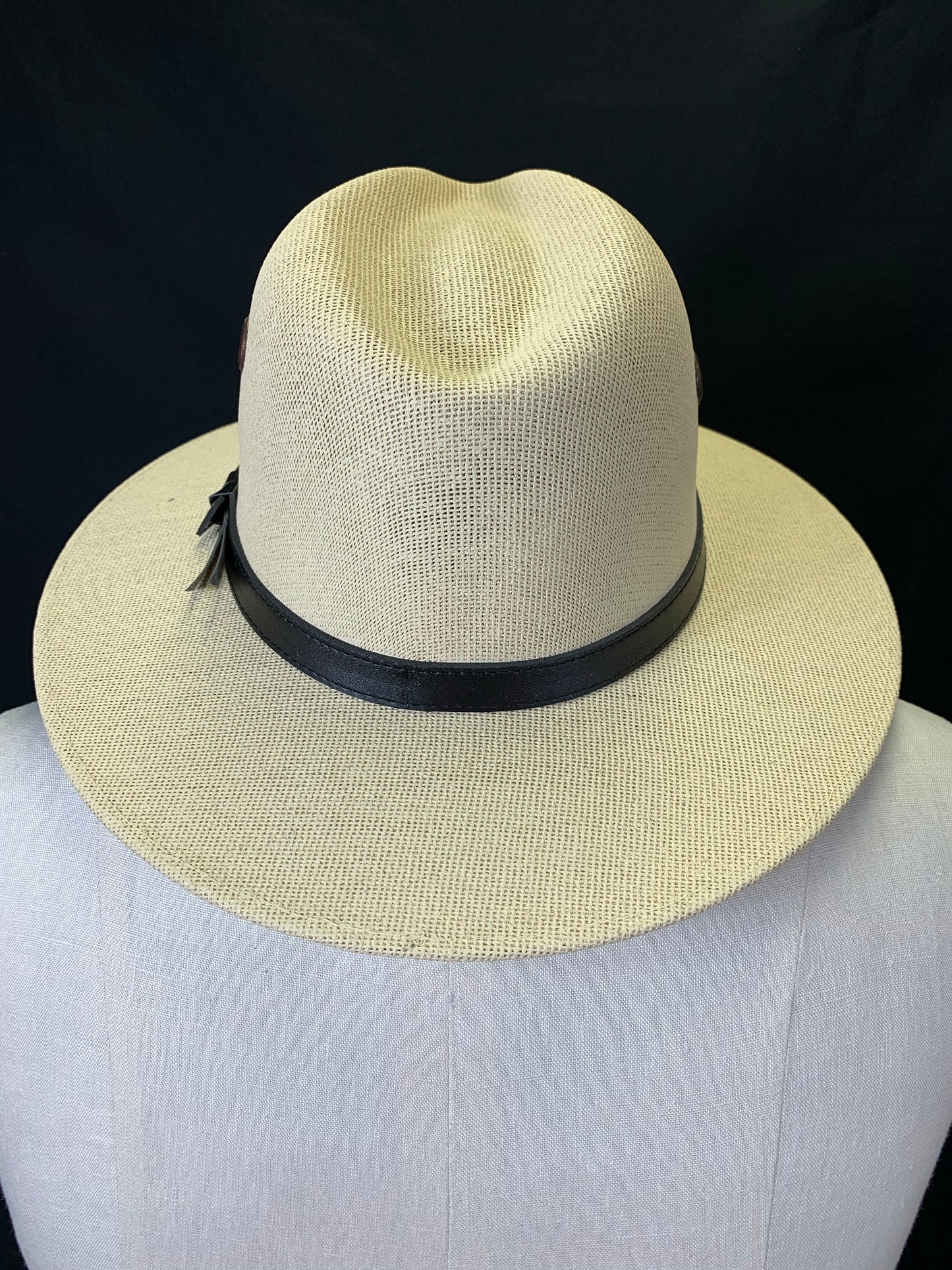 Sombrero Mexicano Con Banda de Piel Negra, Mexican Hat with Black leather Band