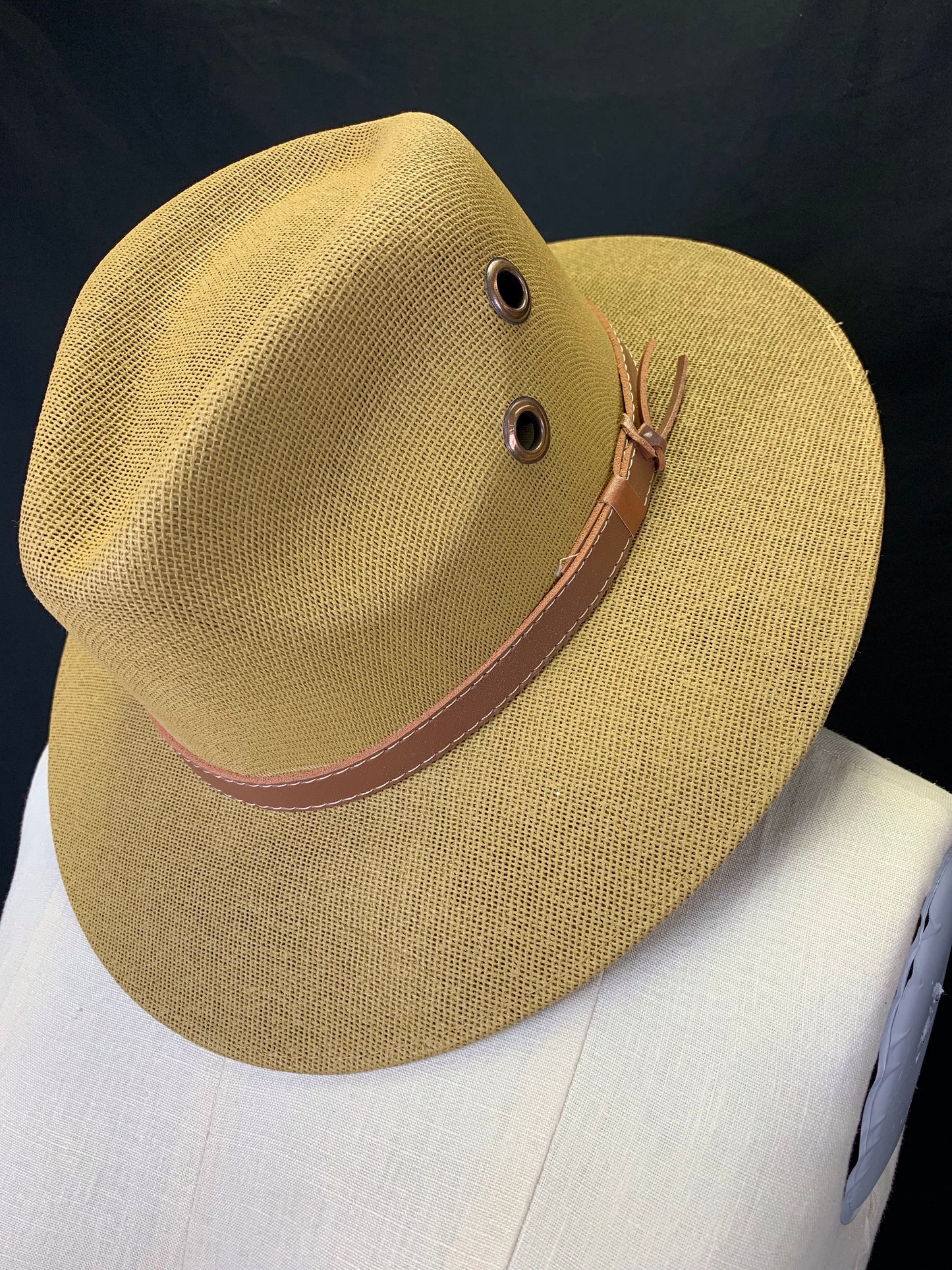 Sombrero Mexicano Con Banda de Piel Café, Mexican Hat with Brown Leather Band